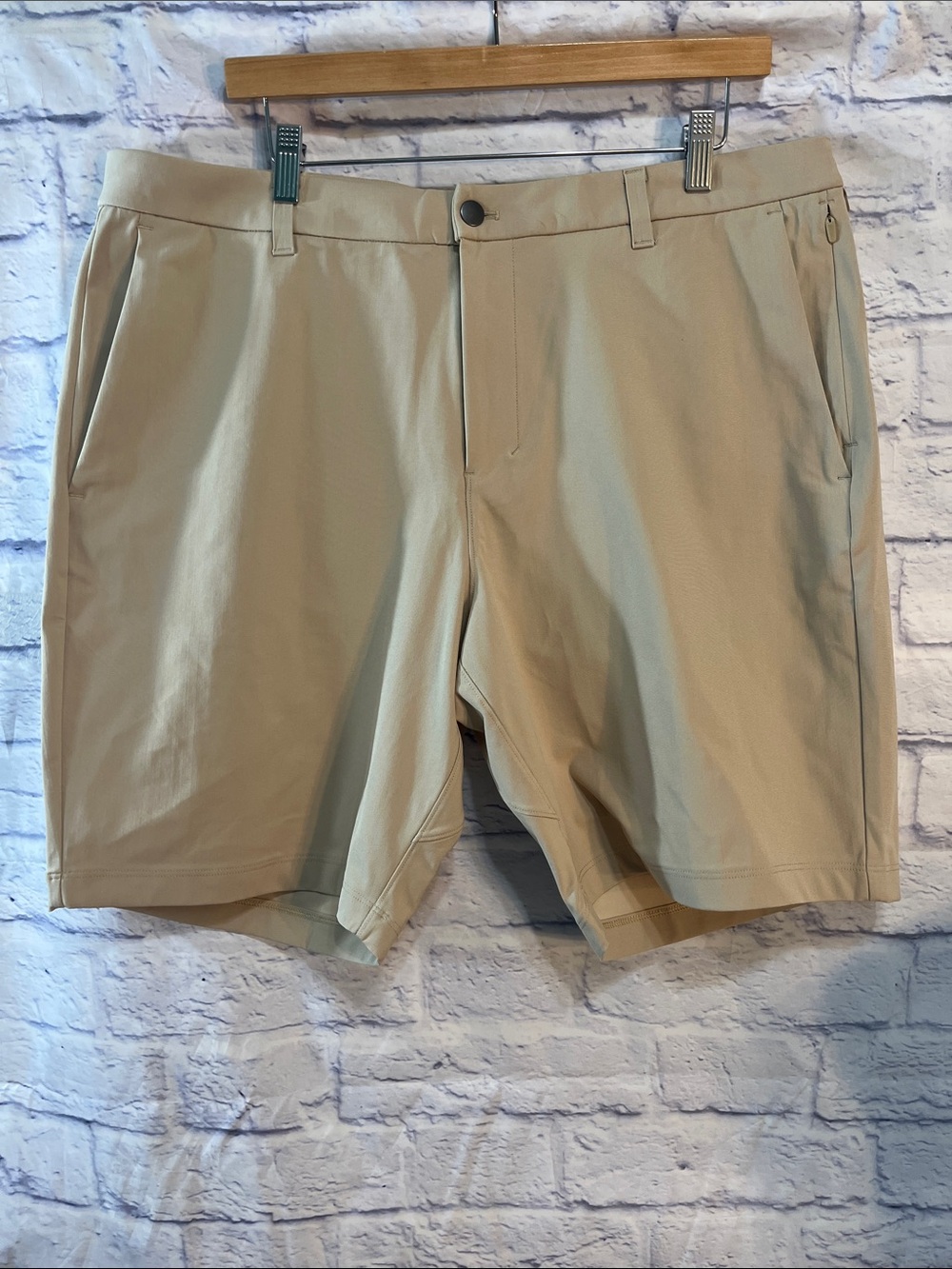lululemon athletica Men's Beige/Tan Tech Shorts